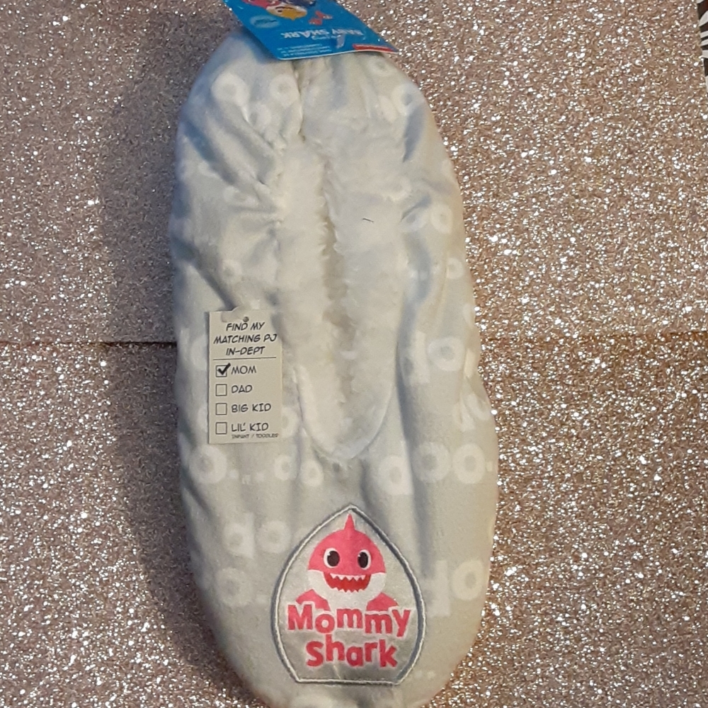 PINKFONG MOMMY SHARK SLIPPERS